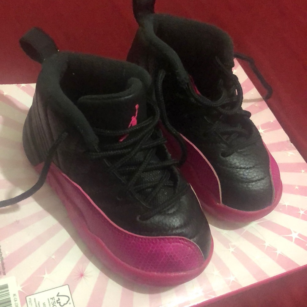 Pink and black Jordan’s size 8C